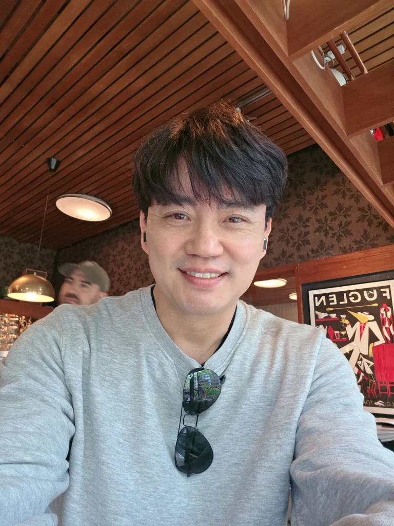 오슬로 Fuglen 카페 안에서 직접 촬영한 방문 인증 사진