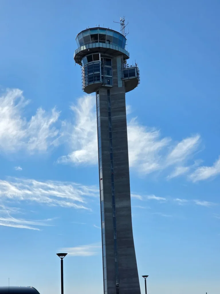 오슬로 가르데르모엔 공항 관제탑