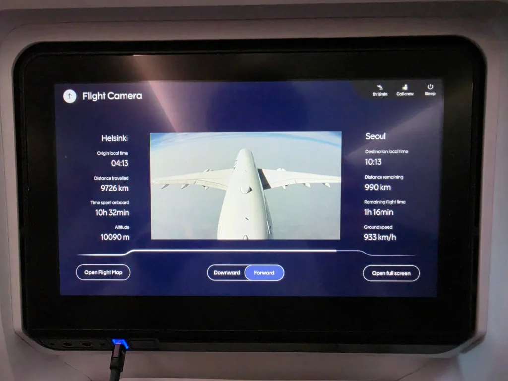헬싱키에서 서울로 향하는 귀국편의 핀에어 Flight Camera 화면